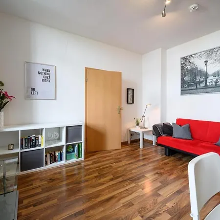 Moderne In Zentraler Lage Mit Balkon - Wlan Apartment Magdeburg