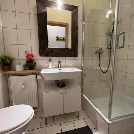 Moderne In Zentraler Lage Mit Balkon - Wlan * Magdeburg